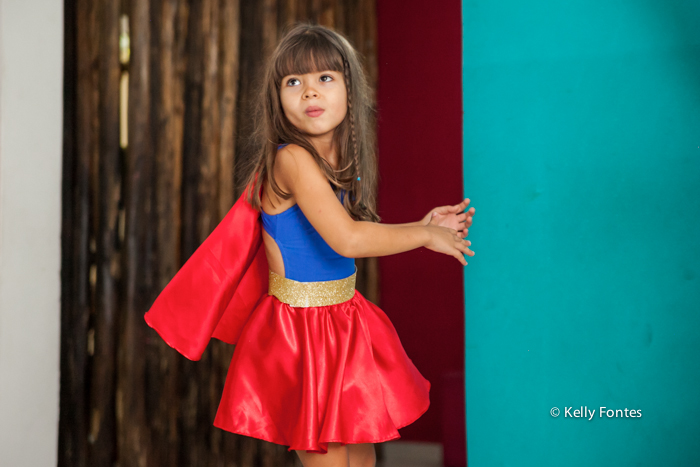 fotos festa infantil rj - bolo mulher maravilha super heróis menina Luisa linda curtindo Balangandã Casa de Festas