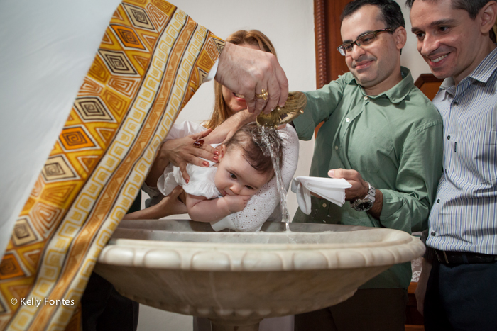 fotos do batizado da Luiza na Paróquia Nossa Senhora da Luz RJ - Padre Marcelo de Assis Paiva