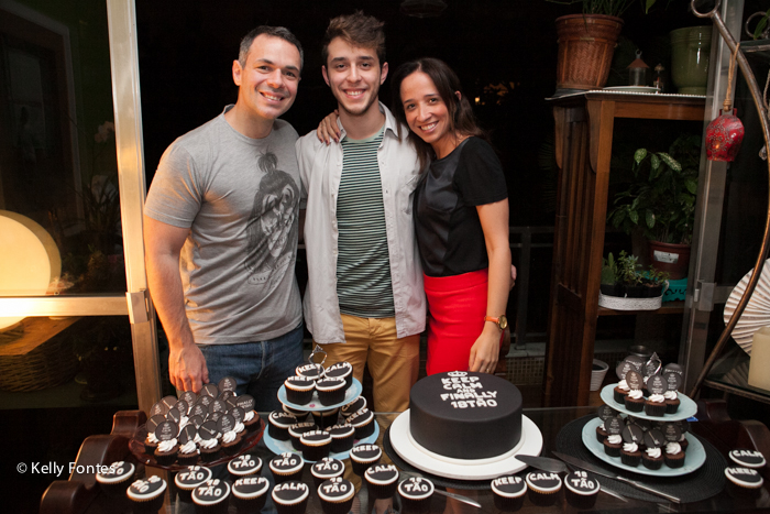 Fotos festa de 18 anos RJ aniversário surpresa mauricio familia mãe e pai