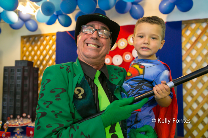 Fotografia festa infantil rj Elisa e Heitor Espaço Aldeia Barra da Tijuca coringa super homem