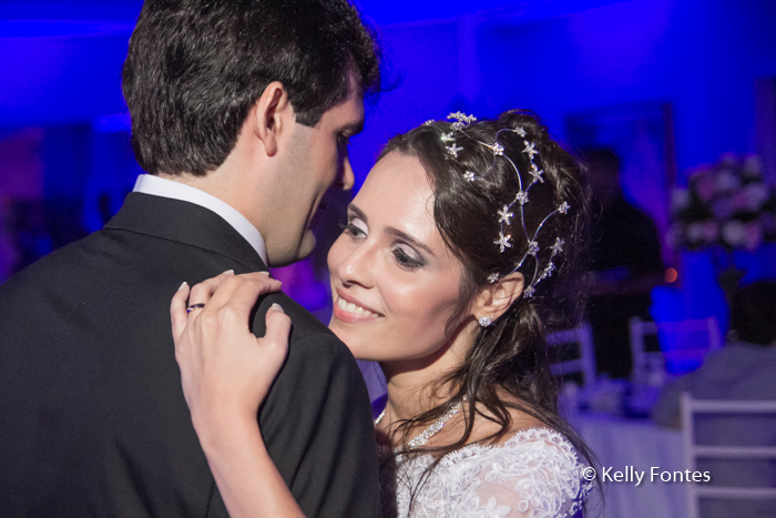 Fotos Festa de Casamento RJ noiva na pista de dança por Kelly Fontes Fotografia