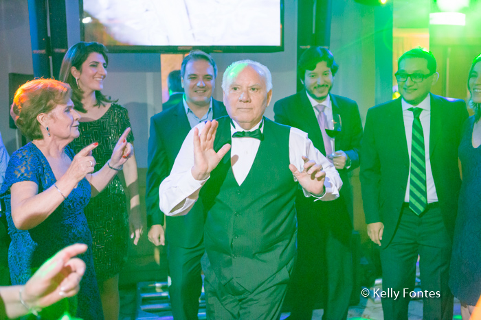 fotografia-festa-aniversario-RJ-80-anos-José-Windsor-Copacabana-dançando-na-pista-por-Kelly-Fontes