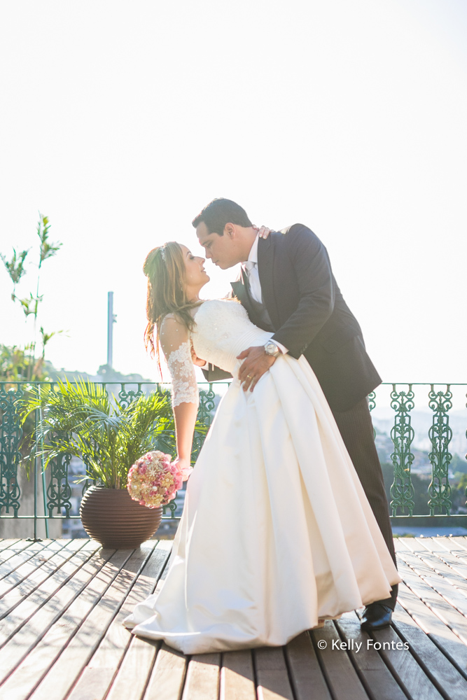 Fotografia Casamento RJ ensaio dos noivos recém casados Igreja Jardim das Orações por Kelly Fontes Santa Teresa