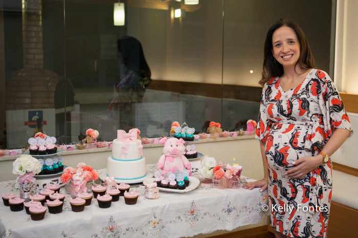 Foto cha de bebe RJ decoração mesa do bolo cor de rosa tema porquinho cupcake porquinha rosa fralda