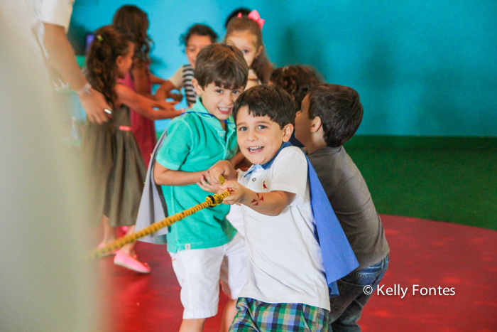 Fotografia festa infantil RJ - Os Vingadores e Frozen - Foto de criança Na Moitta Itanhangá RJ