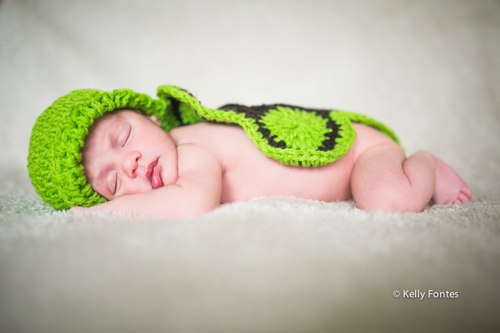 foto Newborn RJ bebe recem-nascido por Kelly Fontes fotografia baby dormindo familia