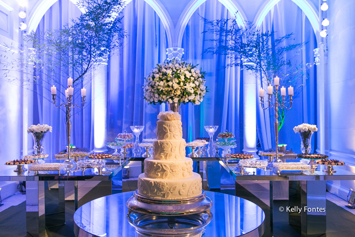 Fotografia Casamento RJ na mesa do bolo Igreja Nossa Senhora das Gracas Capela Botafogo por Kelly Fontes