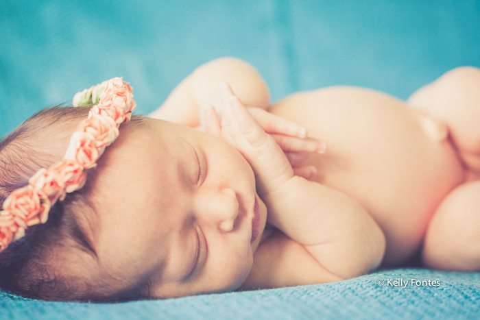 Fotografia Newborn RJ por Kelly Fontes fotos bebe recem nascido menina cora de flores delicadas romantica