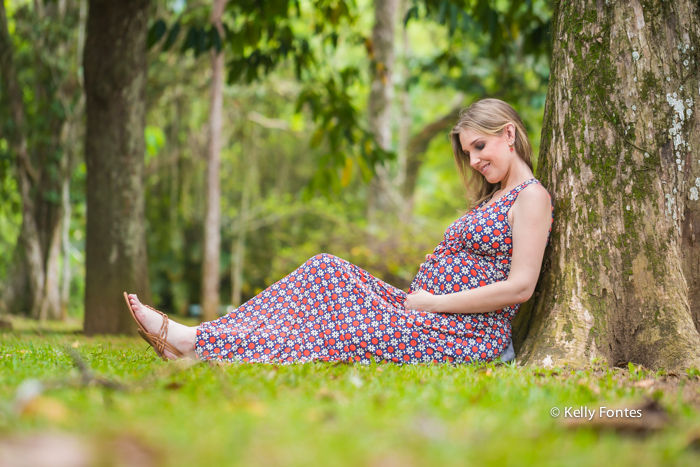 book gestante rj jardim botanico rio de janeiro ensaio gravida Ana sentada na grama do parque