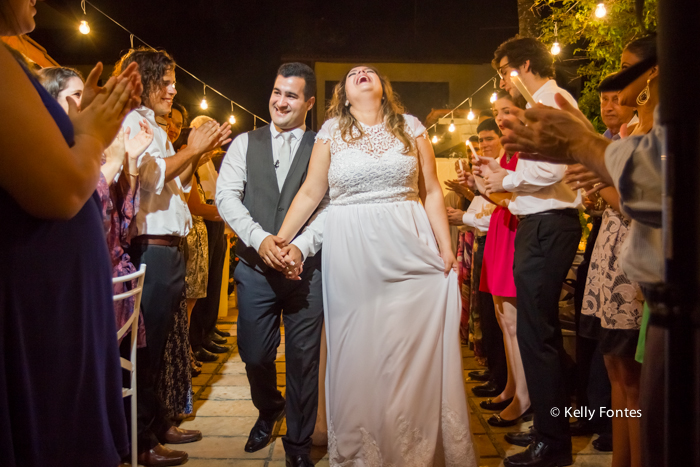 fotos-casamento rj noivos no altar cerimonia saindo felizes sorridente