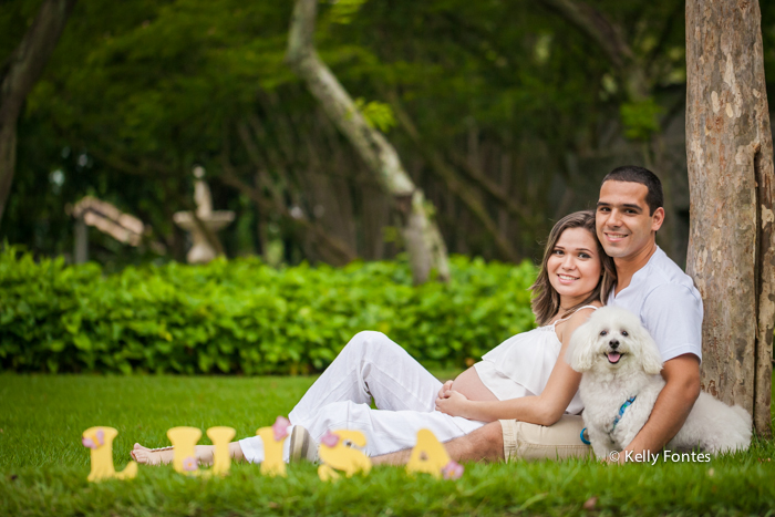 book gestante rj pais deitados na grama pet cachorro na peninsula barra da tijuca