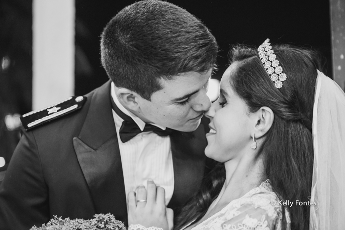 fotos casamento militar rj beijo dos noivos teto de aço