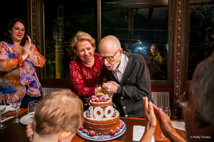 Fotografia festa 100 anos RJ Julio naked cake na mesa do bolo de aniversário do patriarca parabéns Escola do Pão Jardim Botânico