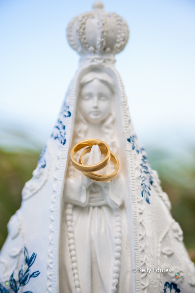 Fotografia Casamento RJ imagem da nossa senhora aliança dos noivos making of da noiva no hotel Atlantico Sul por Kelly Fontes