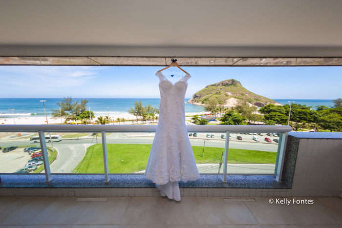 Fotografia Casamento RJ vestido branco making of da noiva varanda vista mar hotel Atlantico Sul por Kelly Fontes